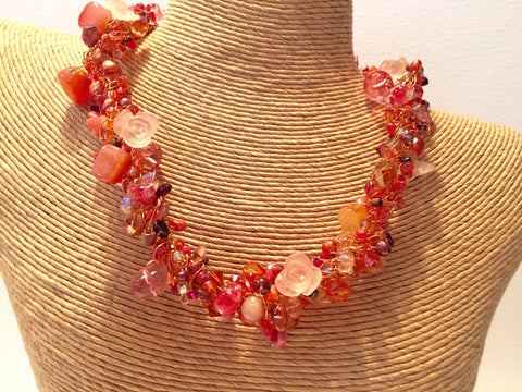 The Torsade necklace- roses